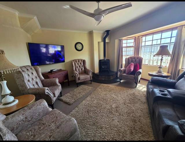 3 BEDROOM PROPERTY TO RENT IN BLUE GILL